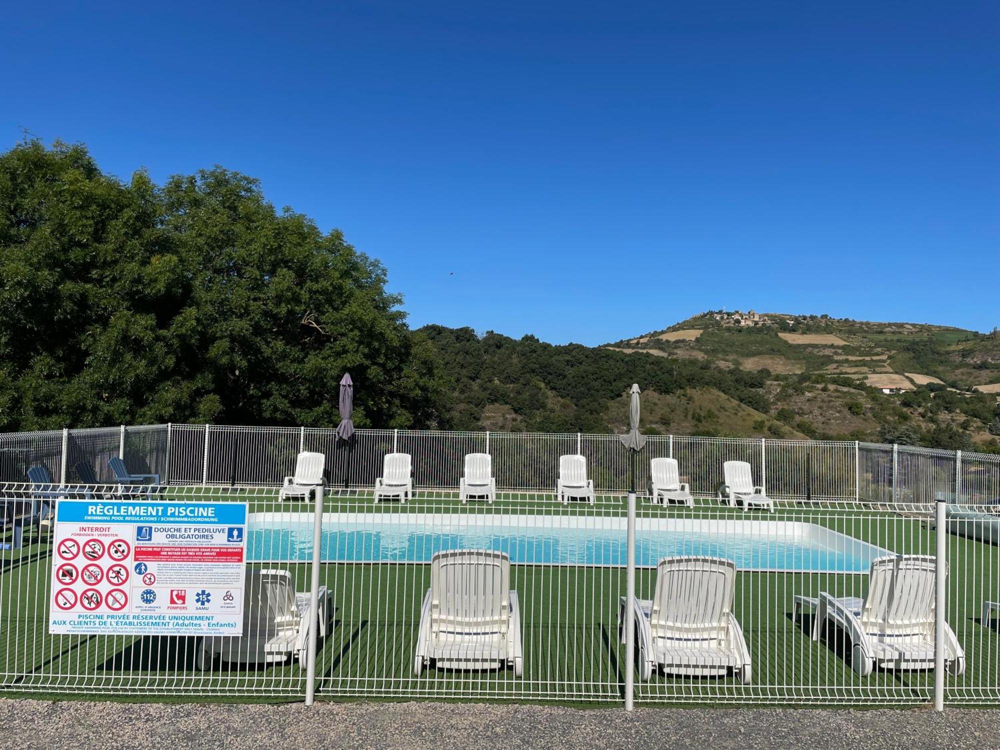 Hotel Val St Georges à Saint-Georges-de-Luzençon Extérieur photo